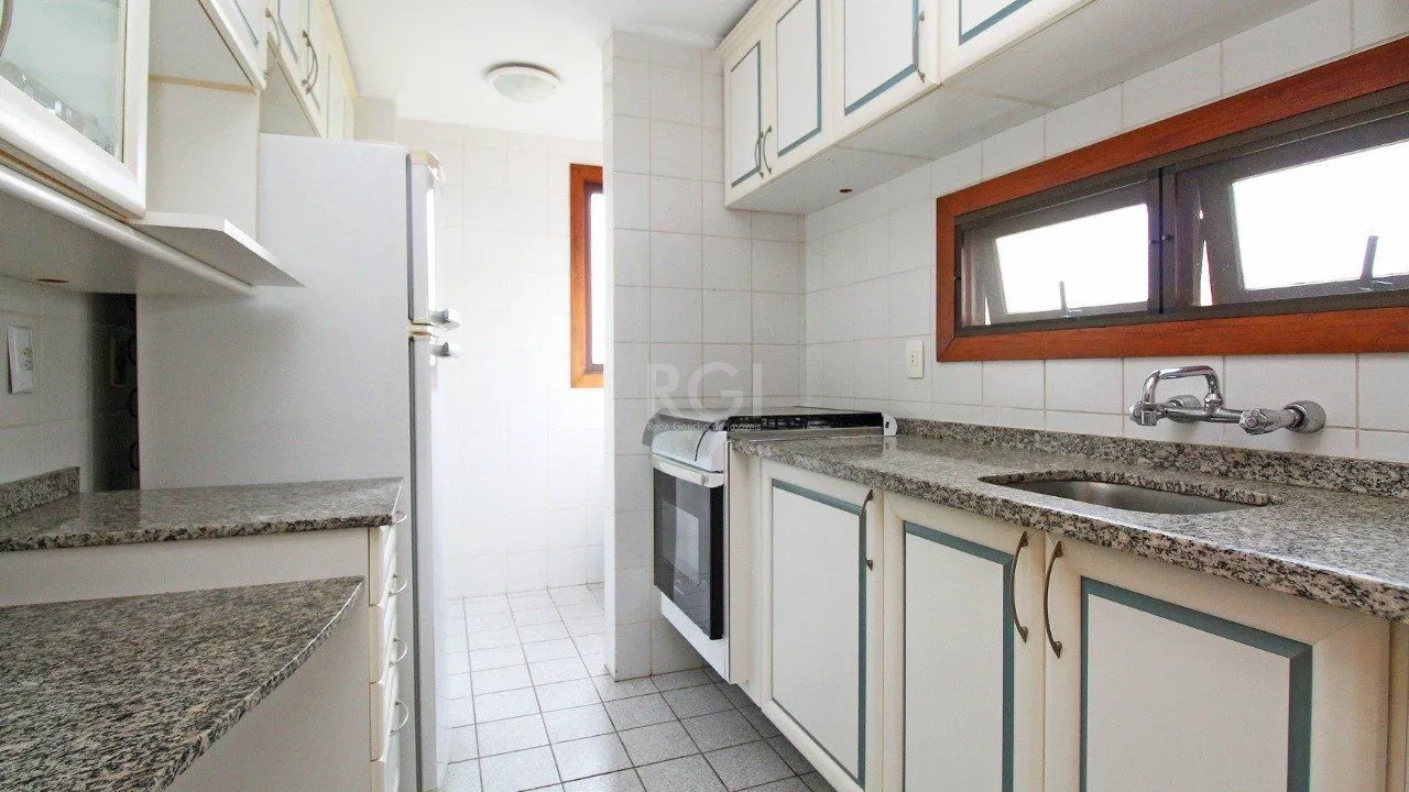 Imagem Apartamento de dois dormitórios e uma vaga de garagem na Rua Marcelo Gama, bairro Auxiliadora em Porto Alegre.