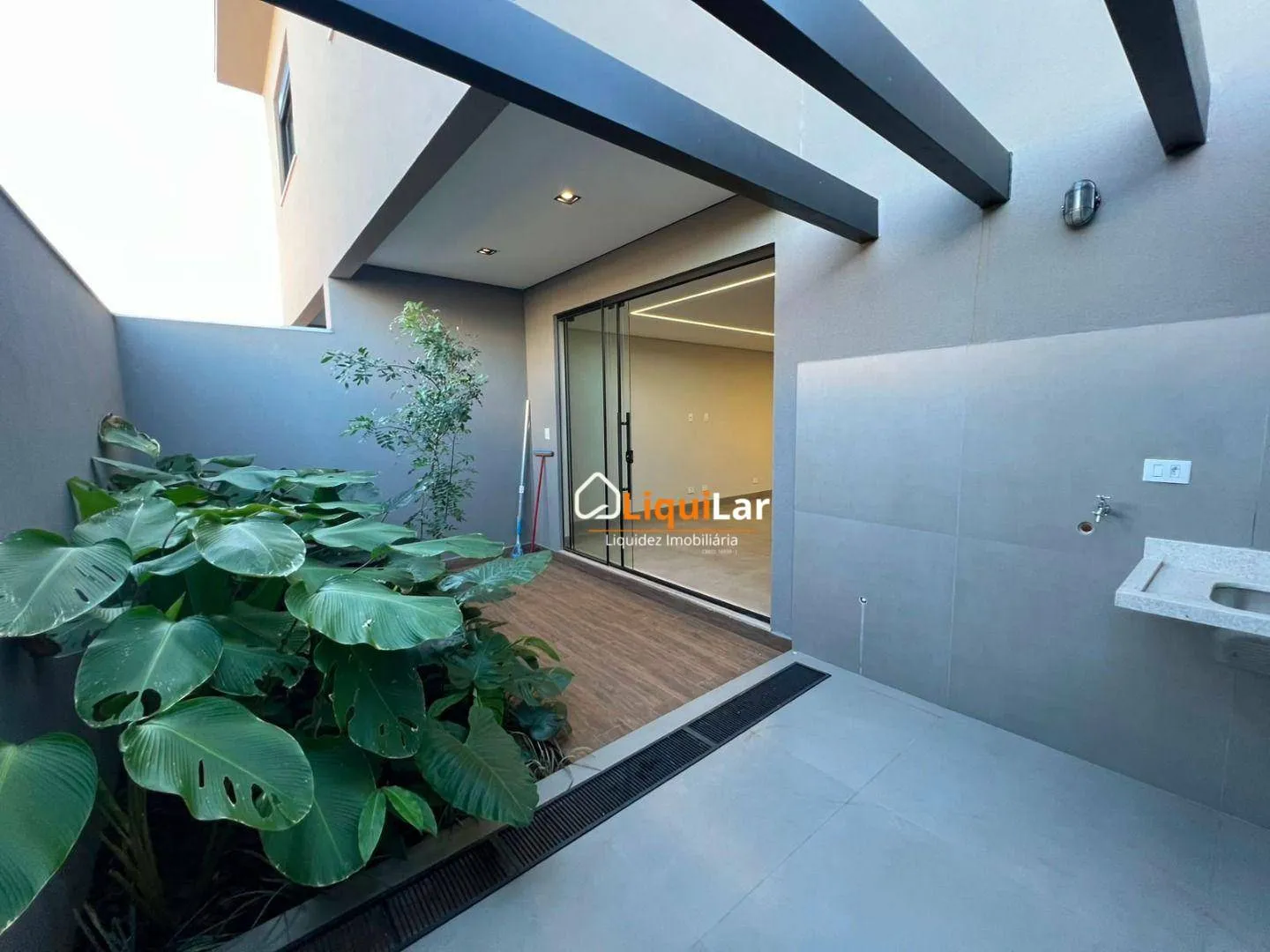 Imagem Sobrado Novo no Carandá Bosque com 3 Suítes, Piscina com Hidromassagem e Espaço Gourmet