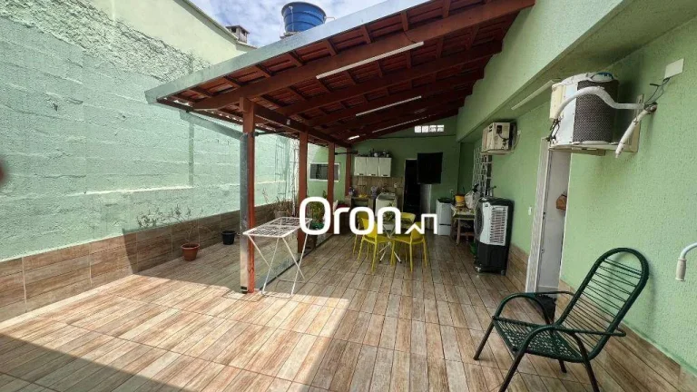 Imagem Casa com 3 dormitórios à venda, 231 m² por R$ 620.000,00 - Parque das Laranjeiras - Goiânia/GO