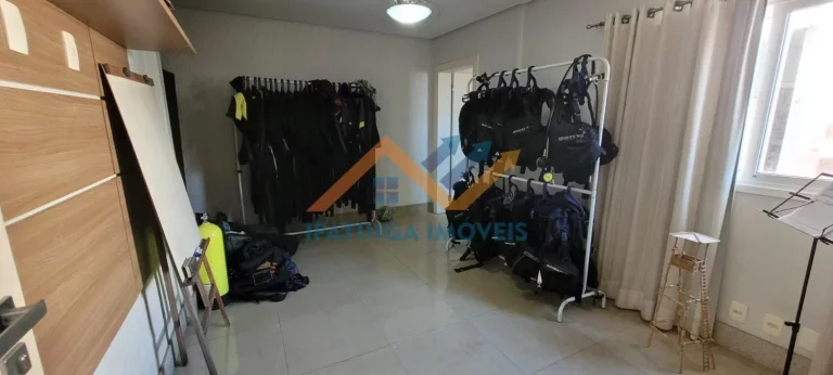 Imagem Casa de 4 quartos e 3 vagas de garagem no Imbaúbas