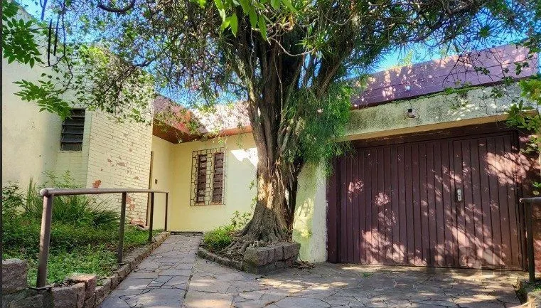 Imagem Terreno à venda no bairro Menino Deus em Porto Alegre, com 15,50 X 31,00