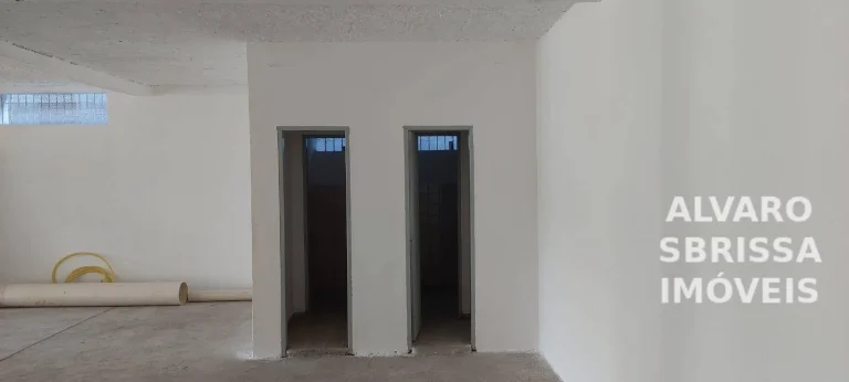 Imagem Galpão comercial com 700 m2 mais 200 m2 no subsolo para locação no B São Luíz em Itu SP localização perfeita para comércios em geral ou igrejas