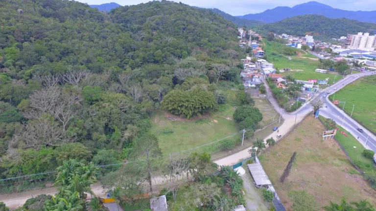 Imagem Terreno divisa com Baln.Camboriú e Camboriú