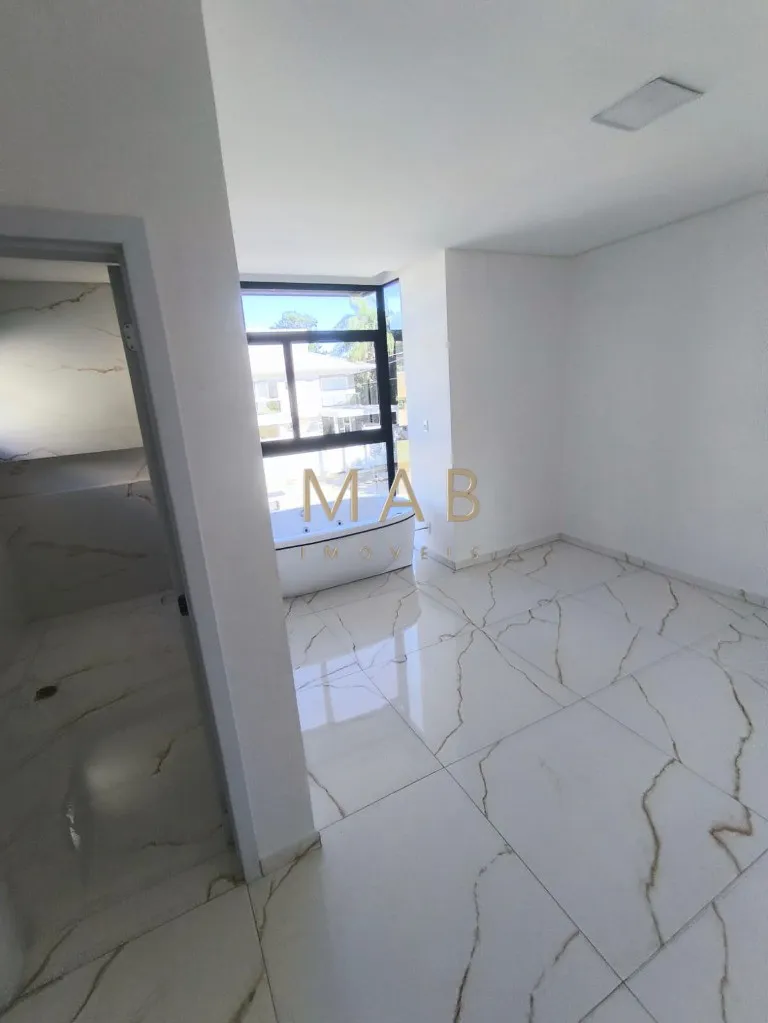 Imagem Imperdível casa à venda em Florianópolis-SC, 3 suítes sendo uma master, sala estar, Lavabo, vagas de garagem, 140,00m² - Ingleses do Rio Vermelho!