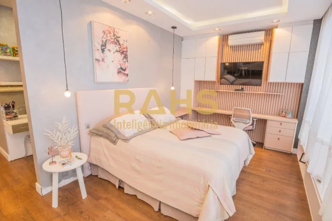 Imagem Cobertura Duplex com incríveis 500 m² privativos e 4 vagas de garagem. A cobertura conta com ampla...