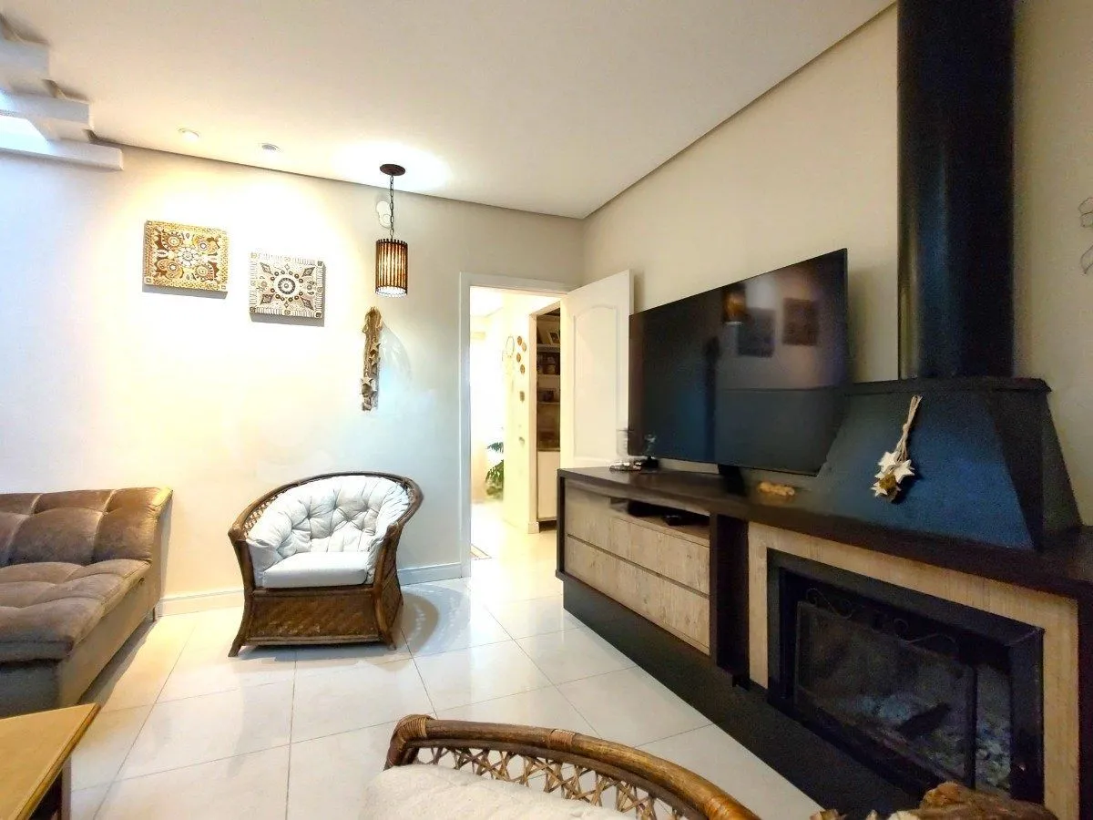Imagem Casa com 4 dormitórios, espaço gourmet e terraço na Zona Norte de Porto Alegre