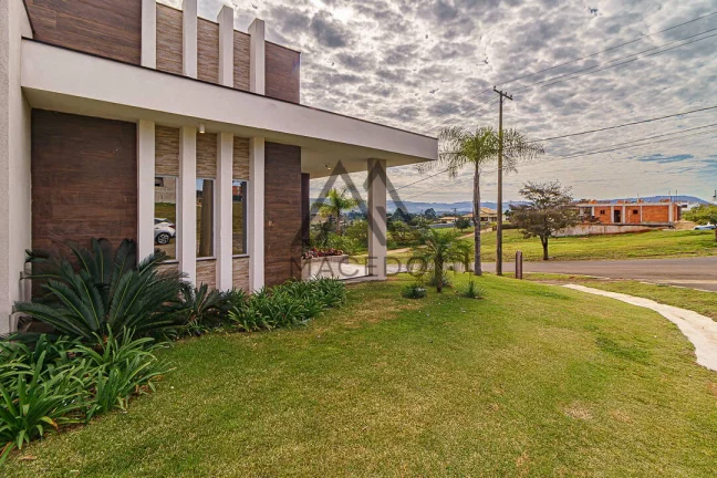 Imagem Maravilhosa casa de campo com 5 dormitórios no Ninho Verde II