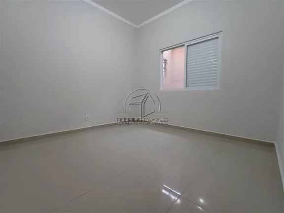 Imagem Espaçosa Casa Térrea à Venda no Ocian, Praia Grande - 3 Quartos e Churrasqueira