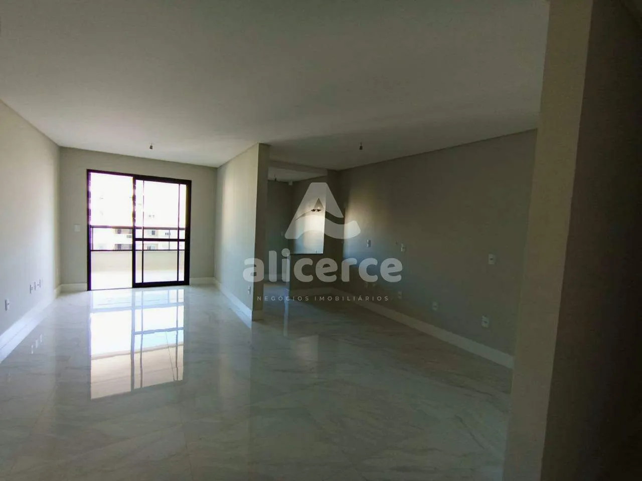 Imagem Apartamento elegânte e Confortável 89m2-2 Suítes, Sol da Tarde e Localização Privilegiada