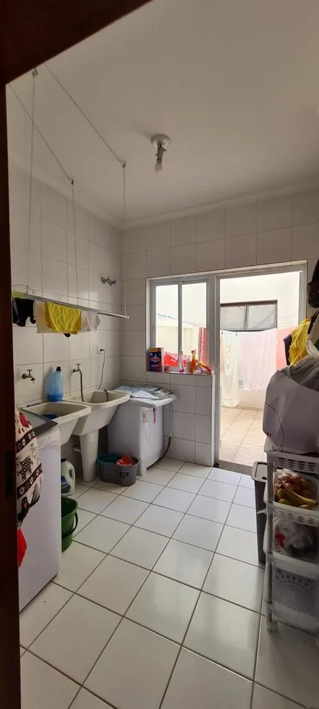 Imagem Casa Sobrado Mobiliada, com Salão Comercial de 70m² com estrutura para Restaurante/Pizzaria