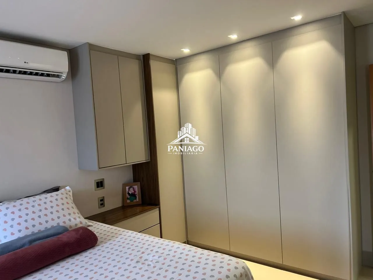 Imagem Imóvel Residencial com 2 Suítes e 247,30 m² de Área Total