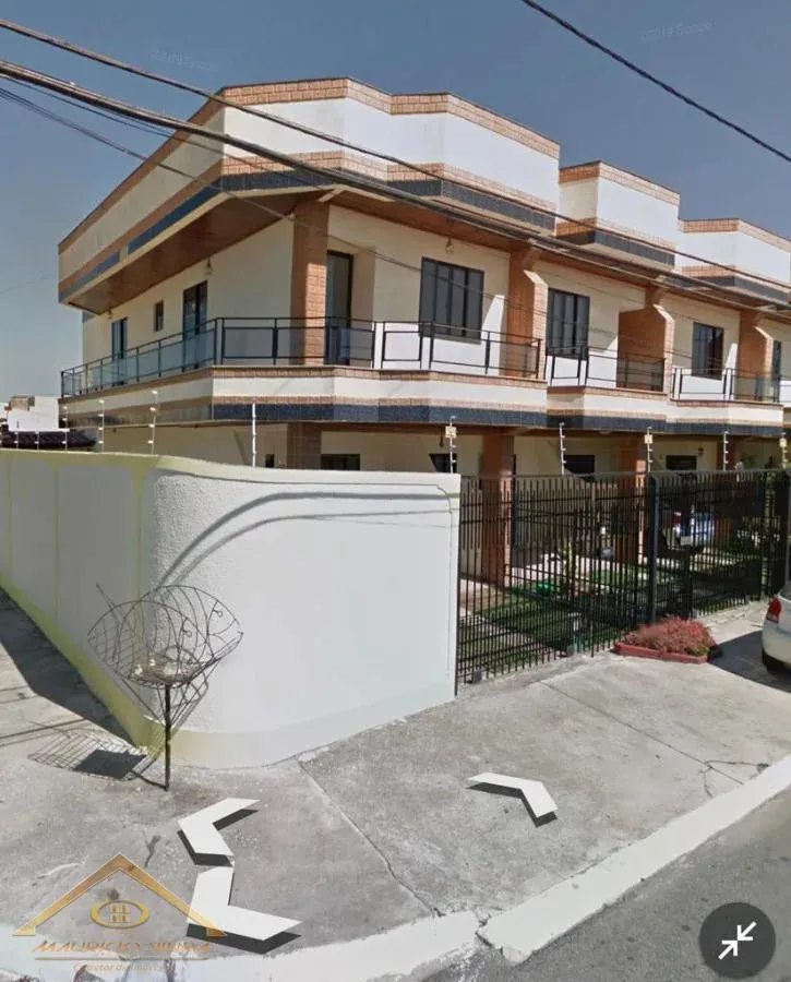 Imagem Casa em Condomínio para Venda em Cabo Frio / RJ no bairro Parque Burle