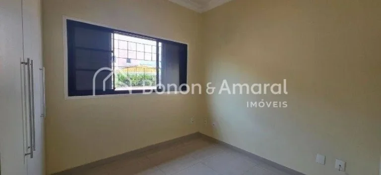 Imagem Localizada em um tranquilo bolsão residencial, com terreno plano e posição estratégica, este sob...