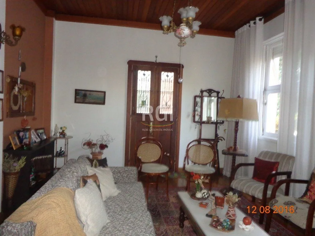 Imagem Casa para Venda - 240m², 6 dormitórios, 4 vagas - Teresópolis