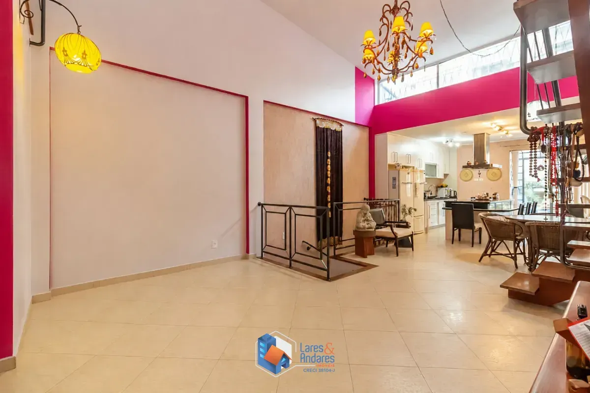 Imagem Sobrado para venda em Mirandópolis com 3 quartos, sendo 2 suítes, 234m²