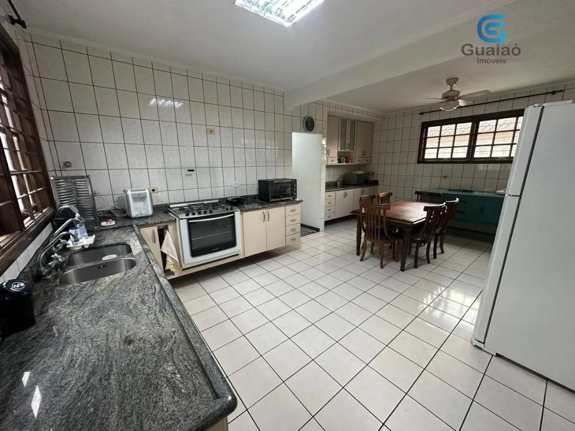 Imagem Vendo amplo sobrado, 05 dormitórios, Jd. Independência, São Vicente