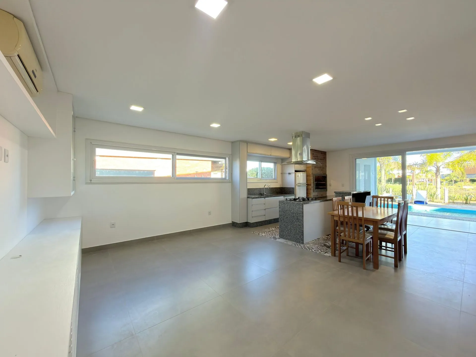 Imagem Casa à venda em Xangri-lá, Centro, com 4 quartos, 291m2