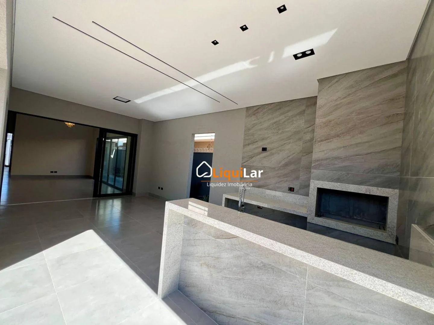 Imagem Casa de Alto Padrão no Carandá Bosque com 3 Suítes, Piscina Aquecida e Amplo Quintal