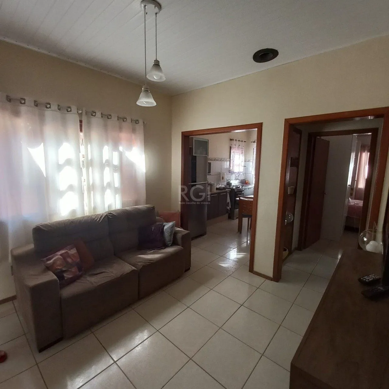Imagem 2 Casa com 4 quartos, 2 vagas de garagem, no bairro Belém Novo, Porto Alegre/RS