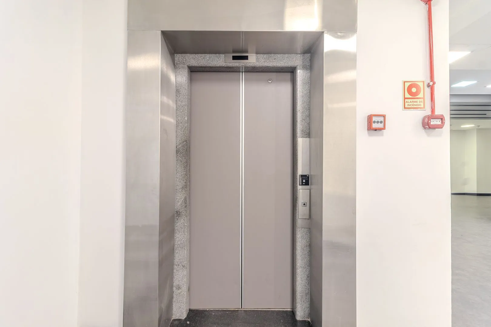 Imagem PRÉDIO COMERCIAL - COMPOSTO DE TÉRREO + 3 PAVIMENTOS