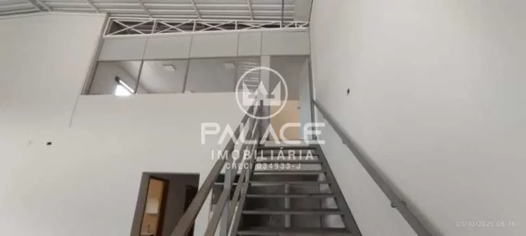 Imagem .Barracão Ótima Localização com 321,80 m² 
 Salão com area externa;
 Com 02 banheiros social;...