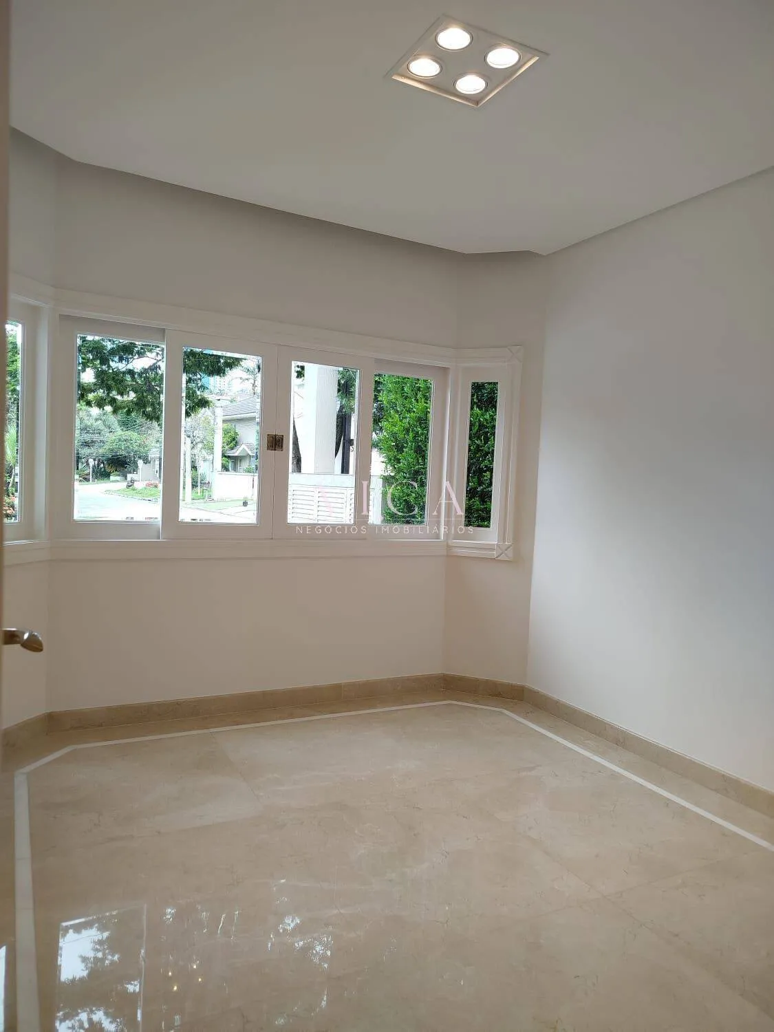 Imagem Casa para venda com 4 dormitórios, 450m2 - por R$ 3.900.000 - Alphaville