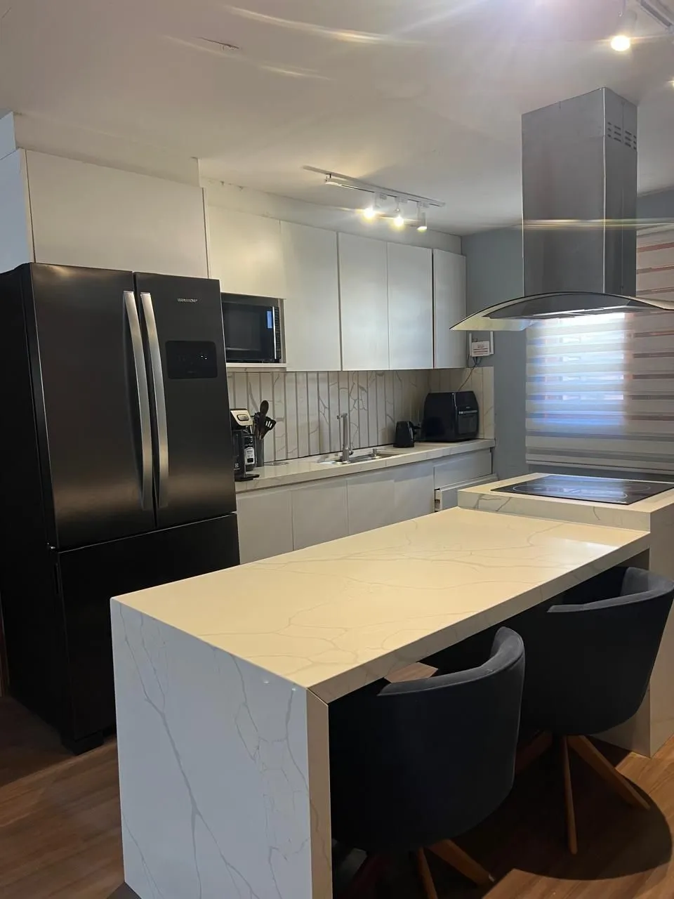 Imagem Casa Comercial em Belém Novo