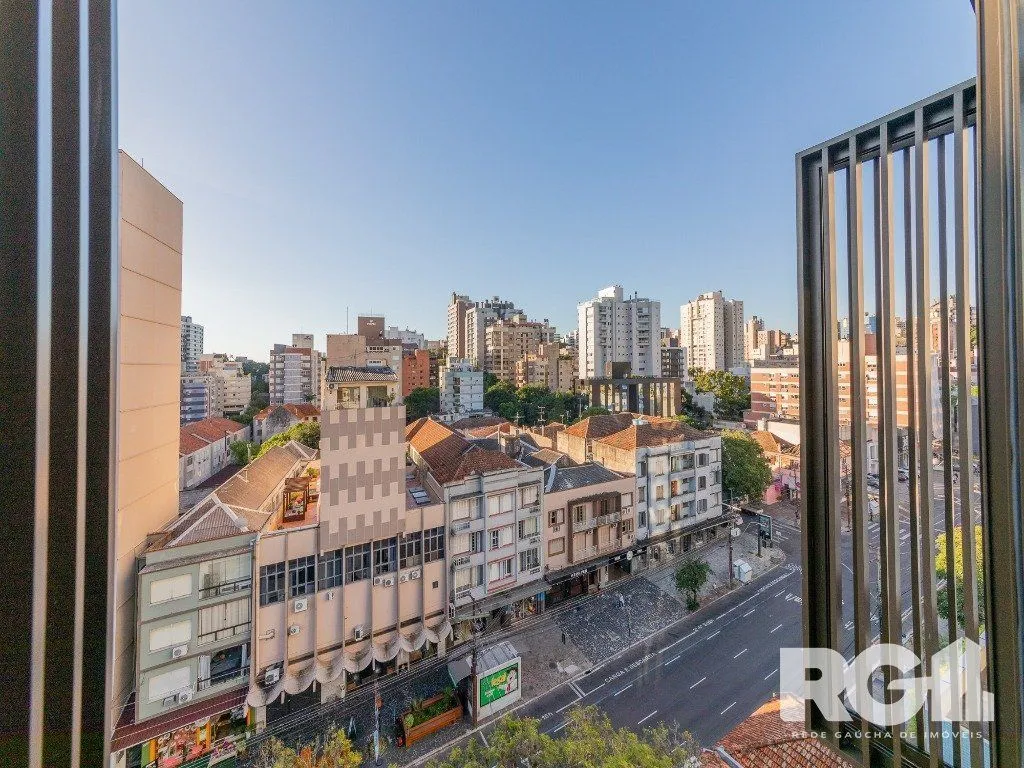 Imagem Loft de alto padrão construtivo no bairro Moinhos de Vento, planta de 29,60 m2 privativos com porcelanato, forro em gesso e aberturas em alumínio com vidros duplos.