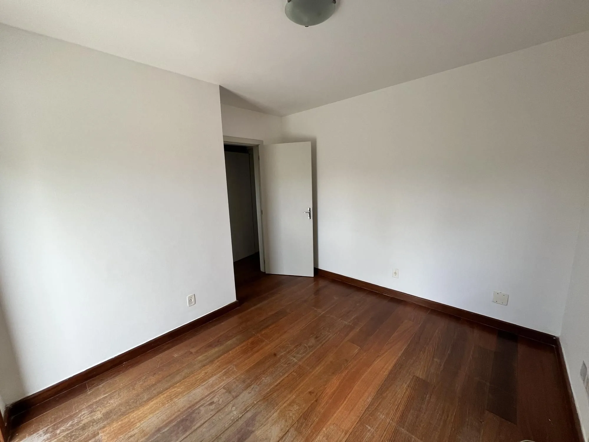 Imagem Apartamento de 1 quarto com sacada e 1 vaga de garagem no bairro Farroupilha