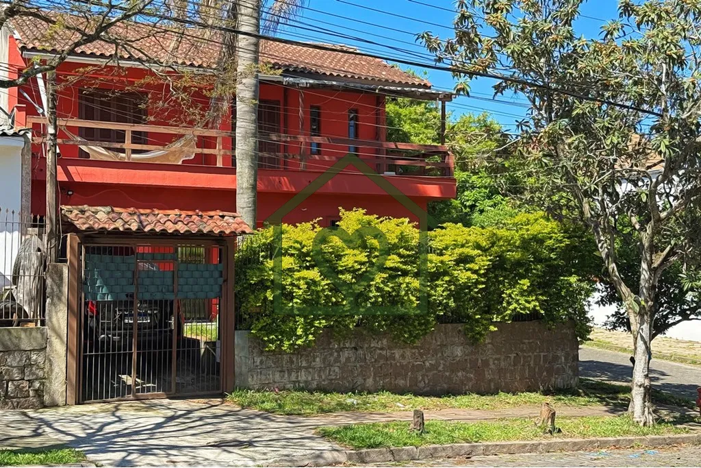 Casa de esquina com 3 dormitórios e 155m2 privativos no Jardim Vila Nova (bairro Vila Nova), terren...