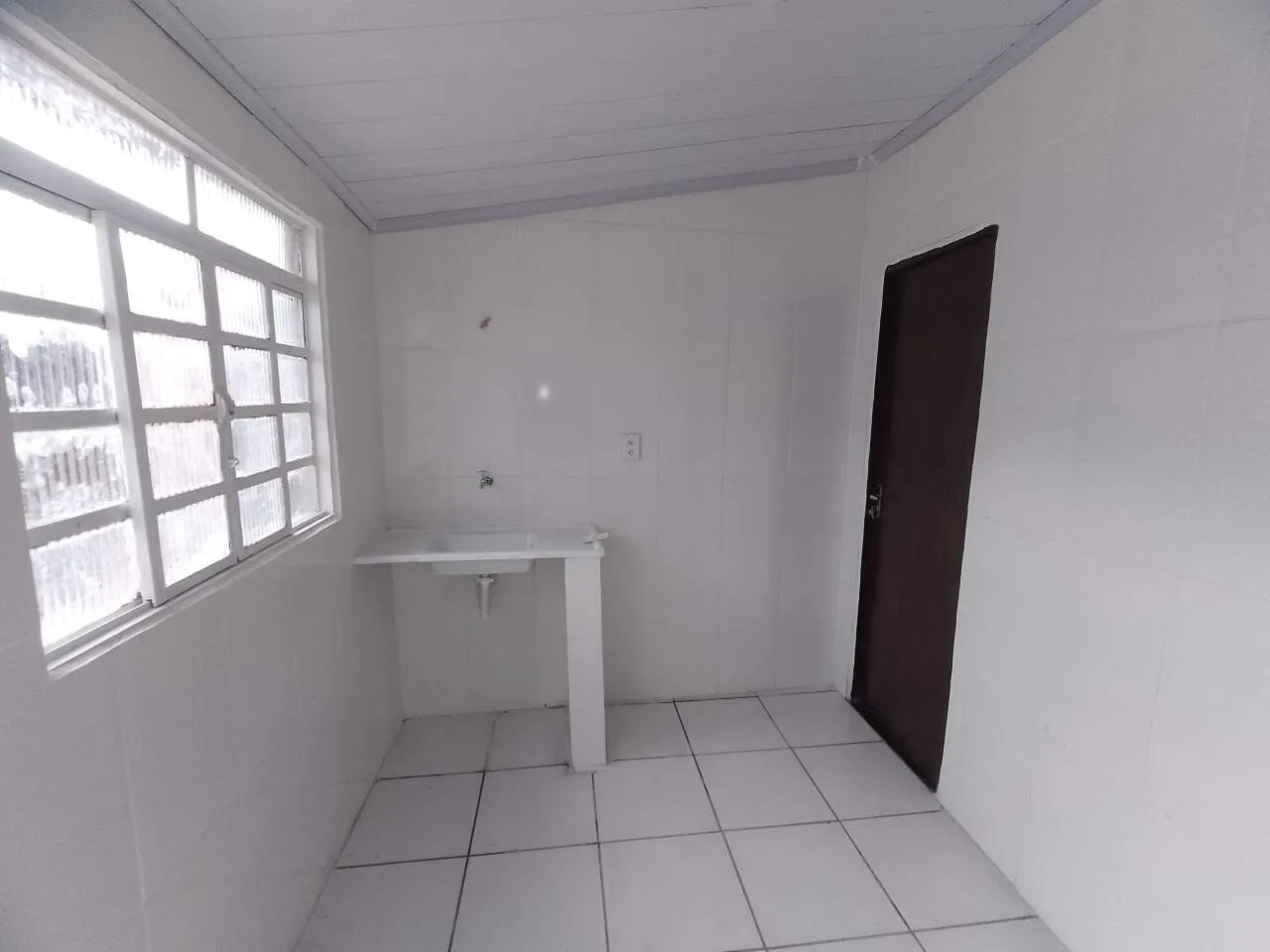 Imagem KITNET+LOCALIZAÇÃO+INCLUSO+ÁGUA+LUZ+INTERNET+IPTU