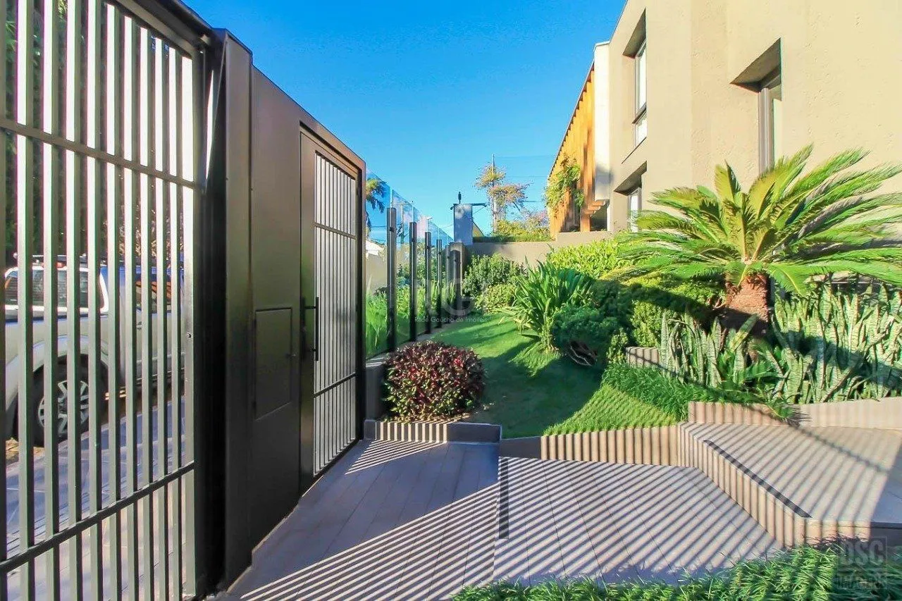 Imagem Casa para Venda - 238m², 3 dormitórios, sendo 3 suites, 6 vagas - Três Figueiras