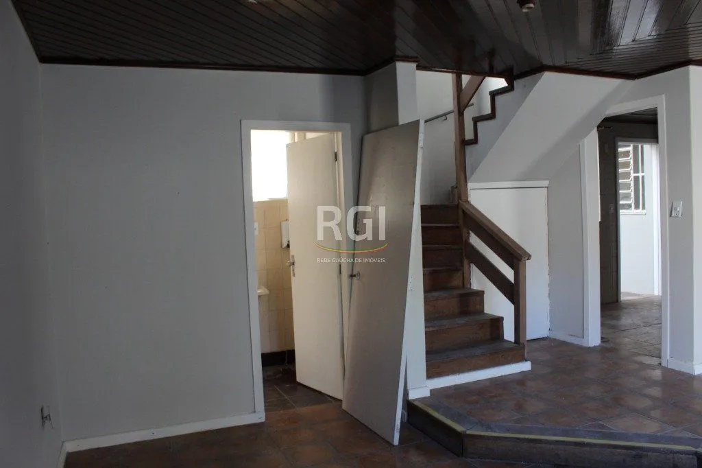 Imagem BAIXO - DUAS CASA NO MESMO PÁTIO NA PRAÇA SIMÕES LOPES NETO - ACEITA PARTE DE PAGAMENTO EM IMÓVEL NO LITORAL- SOB CONSULTA