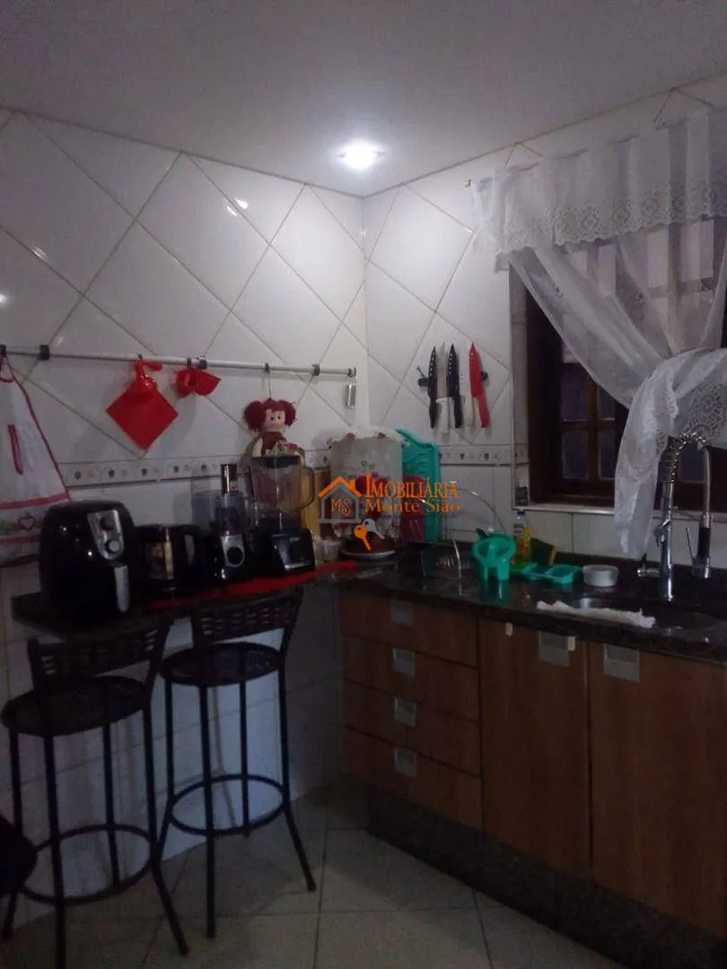 Imagem Sobrado com 4 dormitórios à venda, 218 m² por R$ 800.000,00 - Vila Galvão - Guarulhos/SP