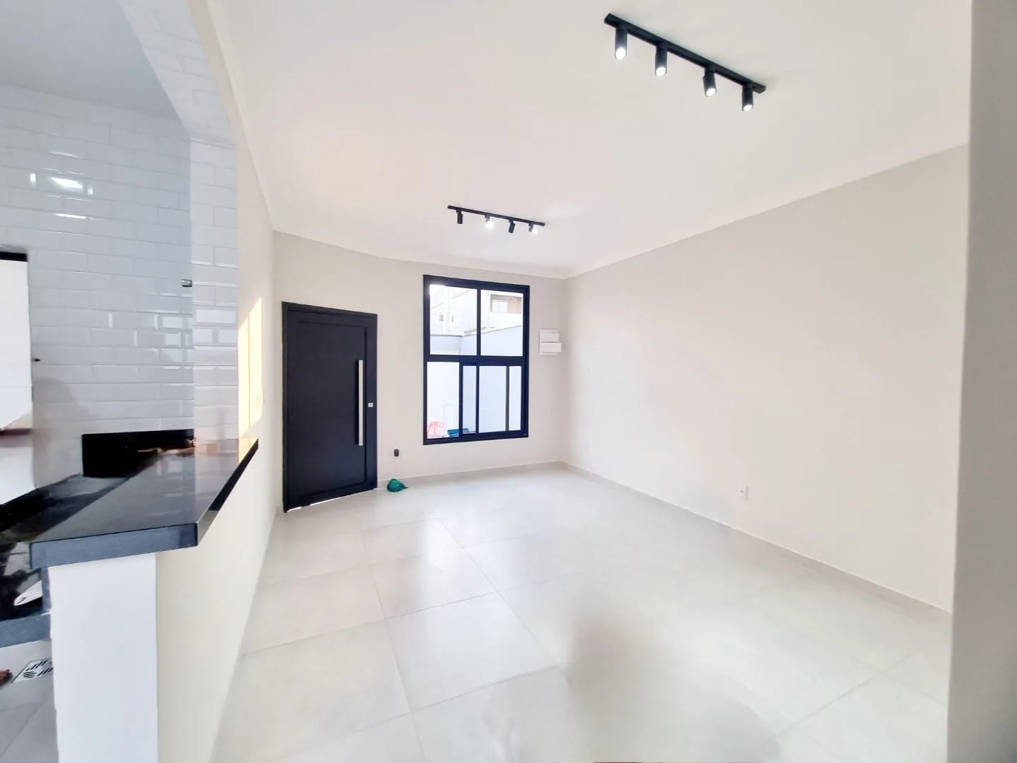 Imagem Casa térrea moderna com 3 dormitórios, suíte, closet, área gourmet e acabamentos de alta qualidade e bom gosto.