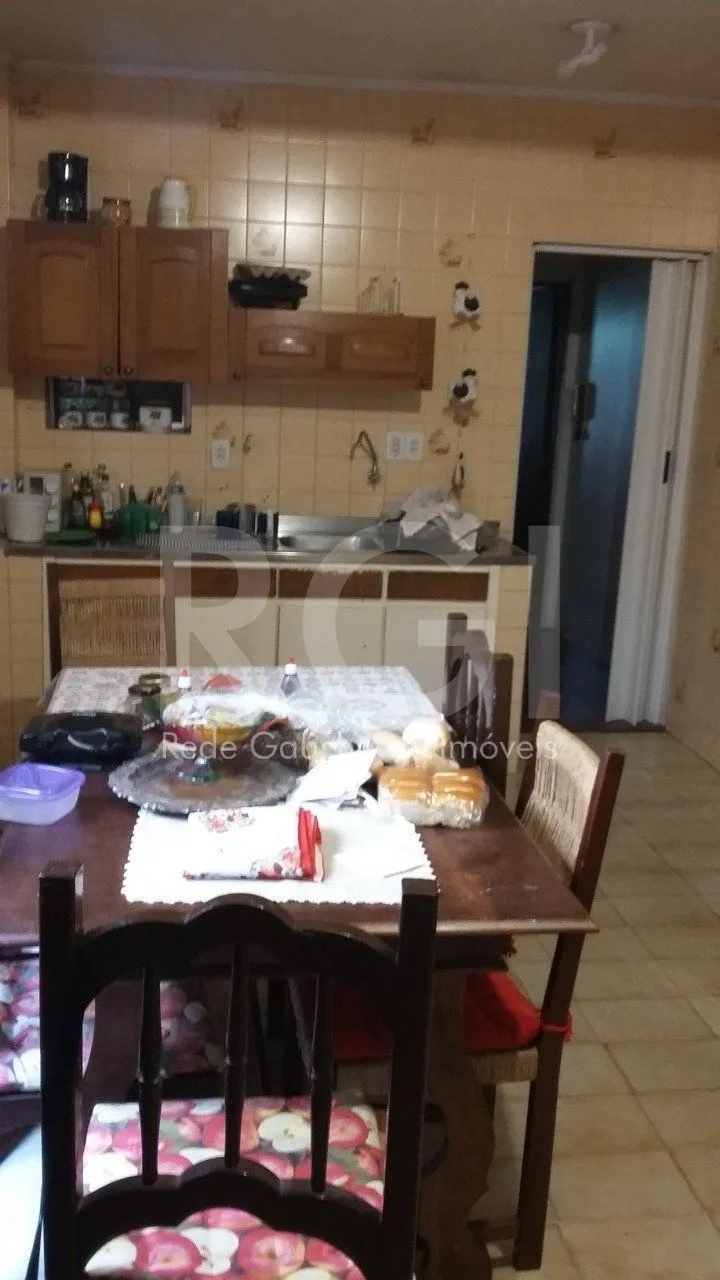 Imagem Casa com 4 quartos, 4 banheiros e amplo pátio no miolo do bairro Cidade Baixa!