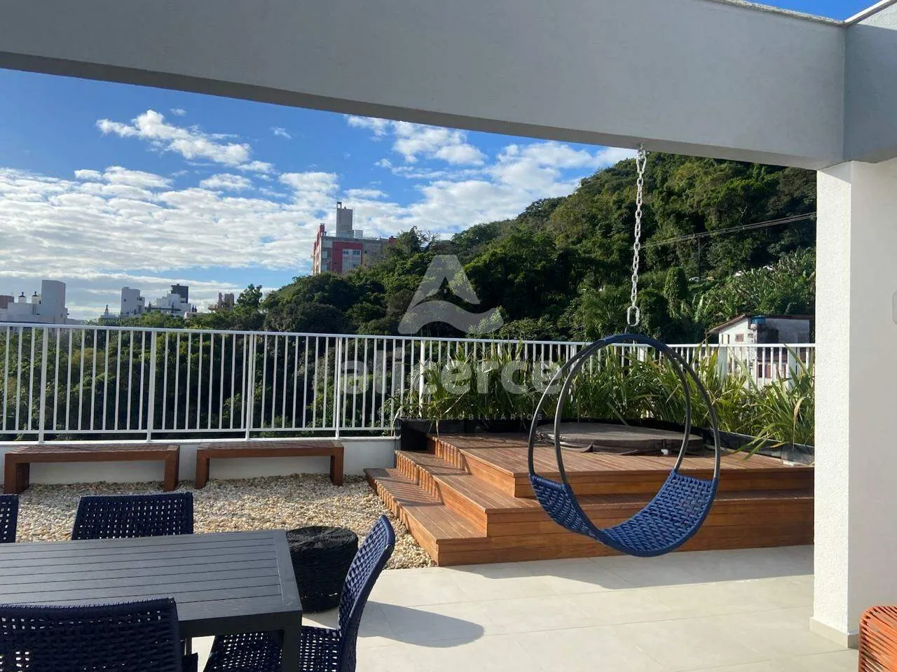 Imagem Studio Garden Novo Mobiliado com Terraço Privativo e Vaga de Garagem no Centro de Florianópolis