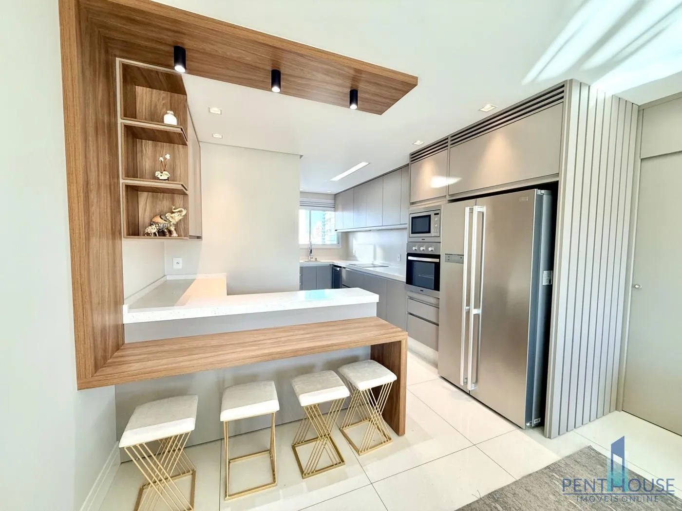 Imagem Apartamento Zona Central para Venda em Balneário Camboriú, CENTRO, 4 dormitórios, 2 suítes, 3 banheiros, 2 vagas