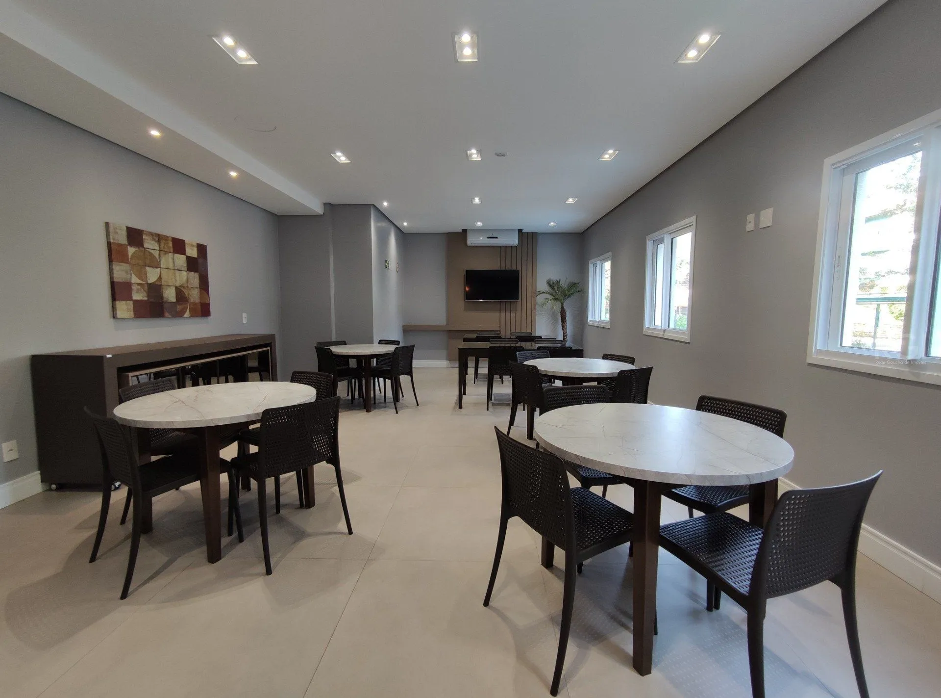 Imagem Apartamento para Venda - 57.72m², 2 dormitórios, sendo 1 suites, 1 vaga - Santo Antonio