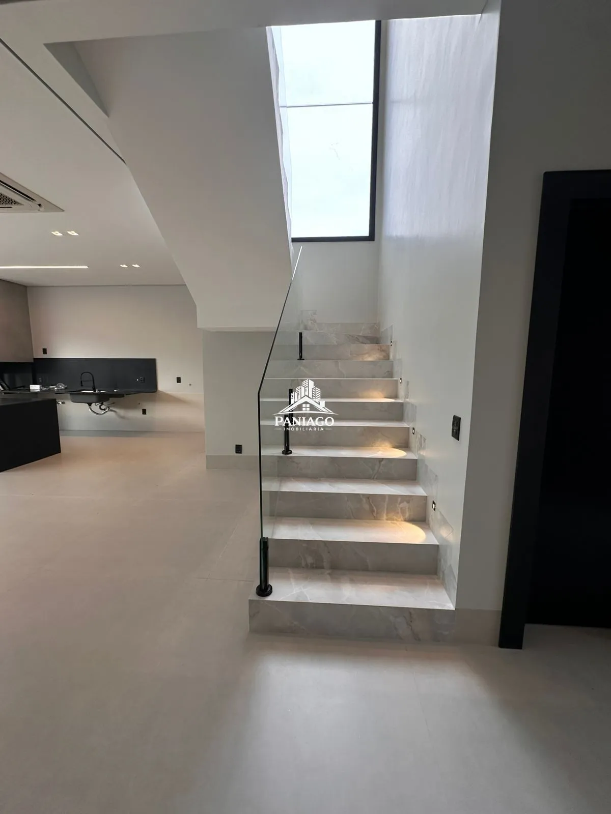 Imagem Casa à Venda no Ginco Florais Pérola | 213m² | 3 Suítes | Piscina Com Hidromassa