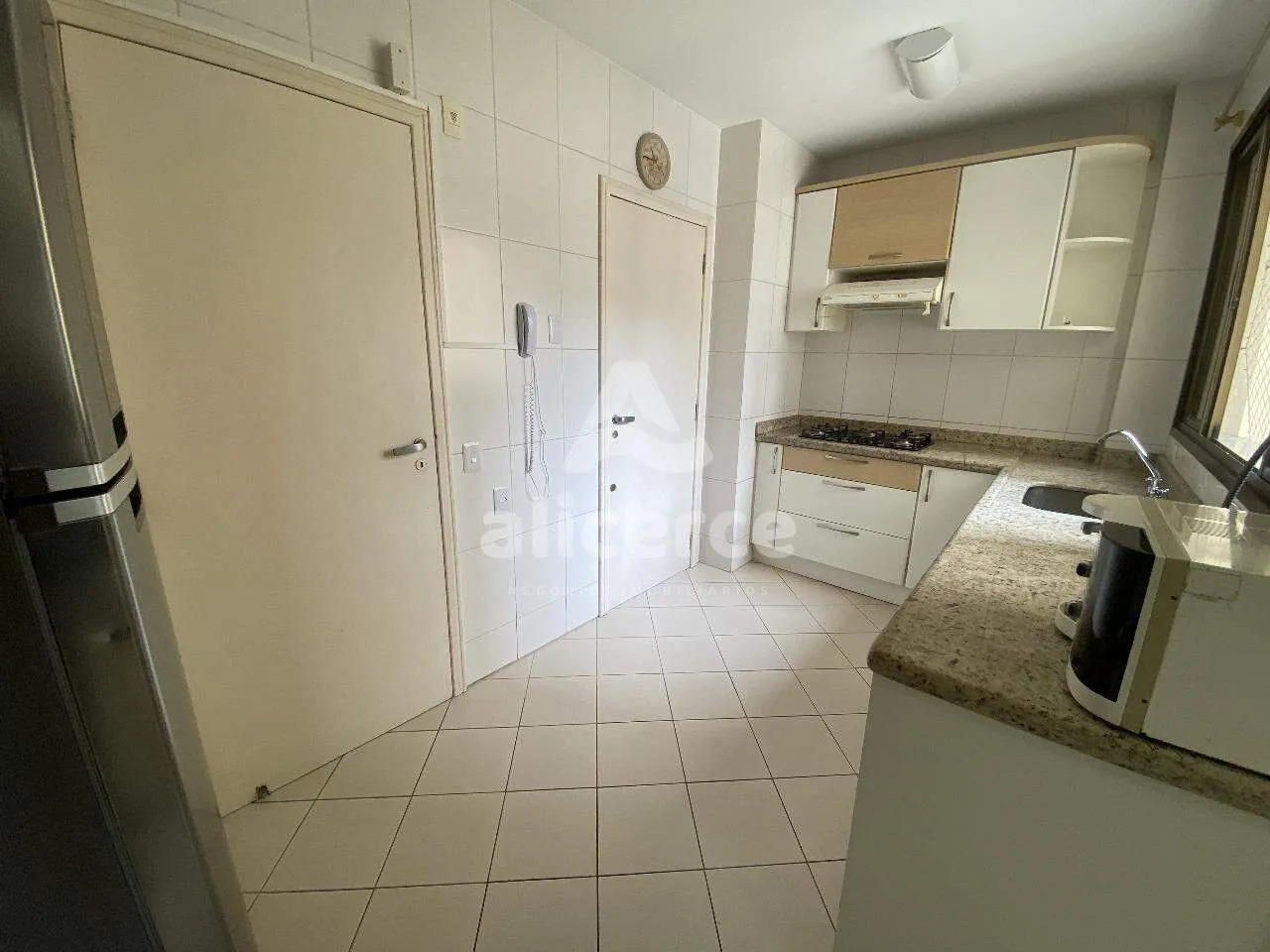 Imagem Apartamento à venda com 3 quartos 1 suíte, 107,71m² em Centro Florianópolis