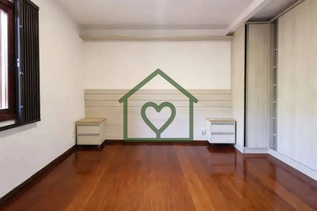 Imagem Casa residencial com 3 dormitórios, sendo 1 suíte. Um dos dormitórios conta com móveis planejado...
