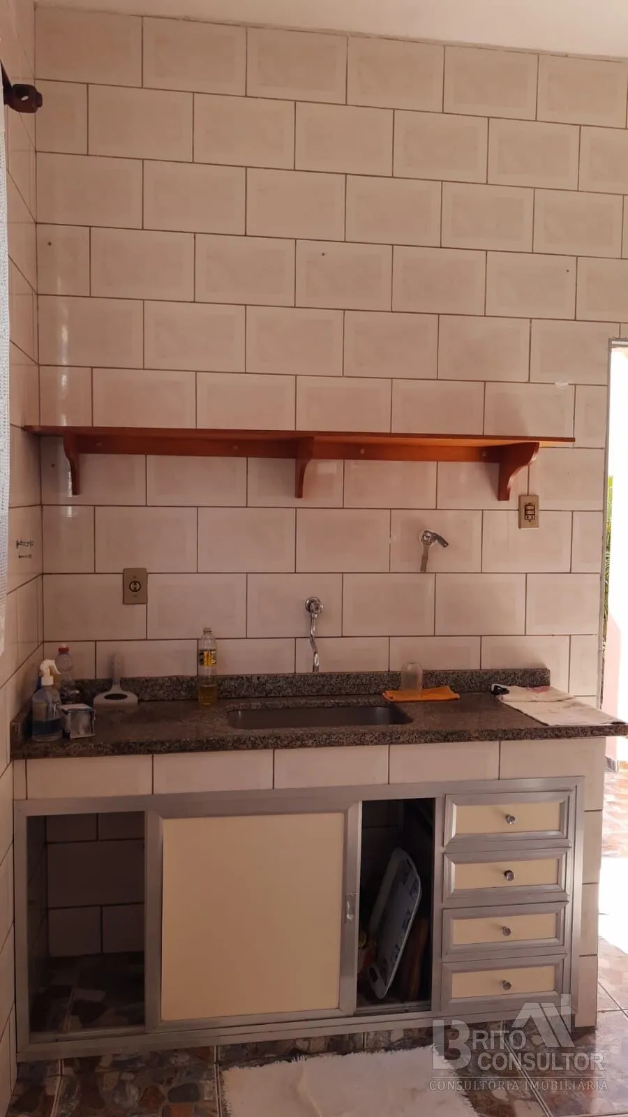 Imagem Casa com 2 Qts, Quintal, 3 Vagas ou mais, em Trindade, São Gonçalo/RJ