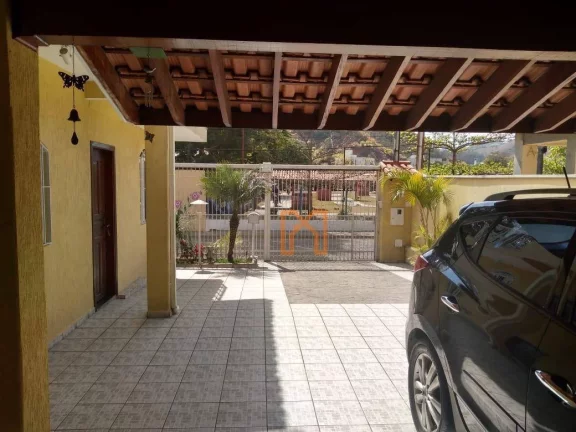 Imagem Casa com 5 dormitórios à venda, 300 m² por R$ 695.000,00 - São Sebastião - Itajubá/MG