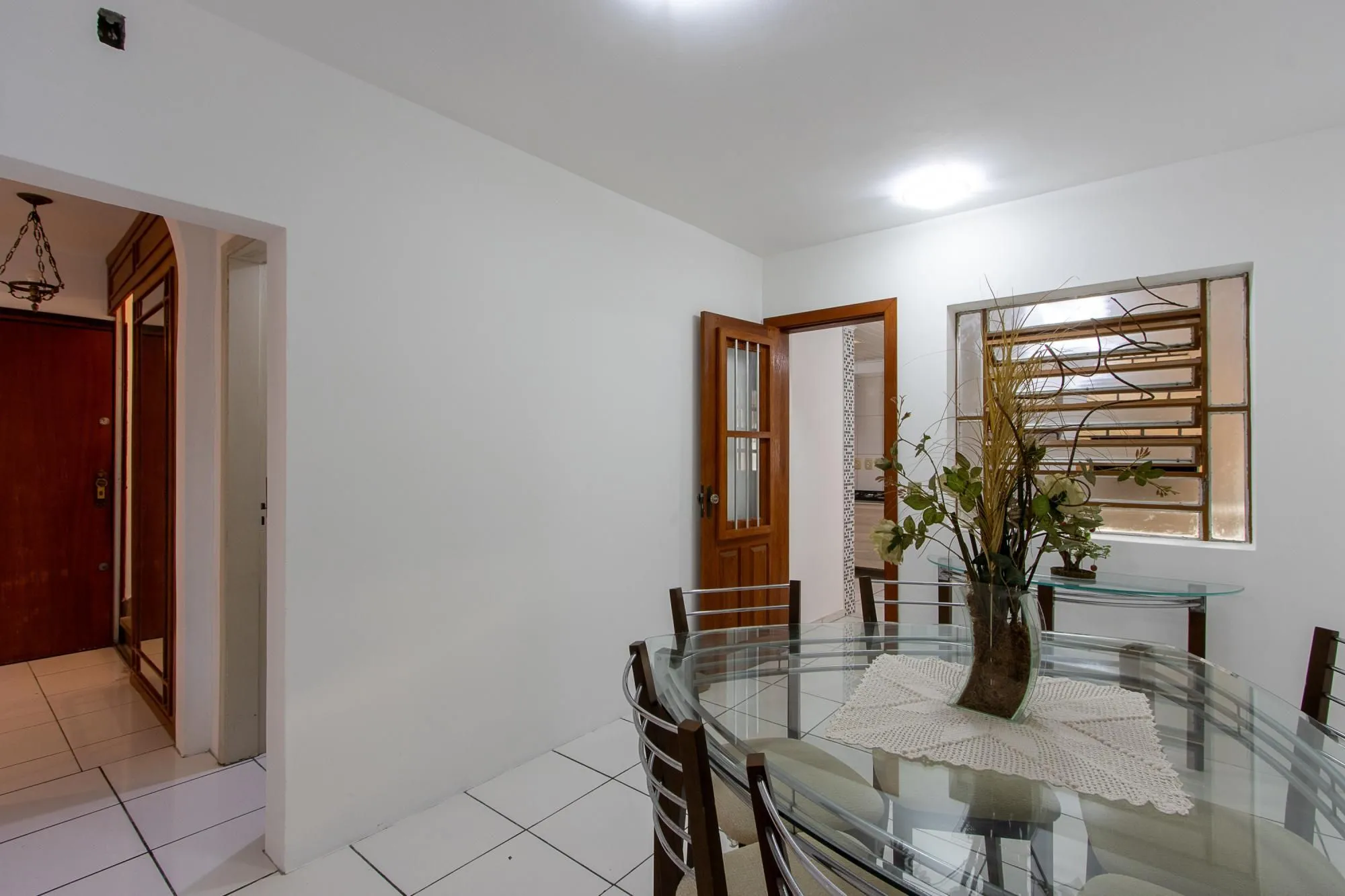 Imagem Casa de condomínio, 3 dormitórios, 1 suíte, 1 vaga coberta, no bairro Cristal.