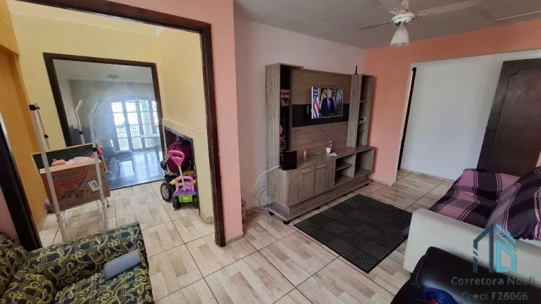 Imagem Casa com edícula, 05 quartos sendo 02 suítes, no São Lourenço em Curitiba PR