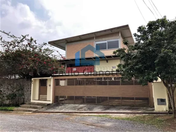 Foto do imóvel Casa Moderna à venda no Centro da Granja Viana em Rua São Tomé