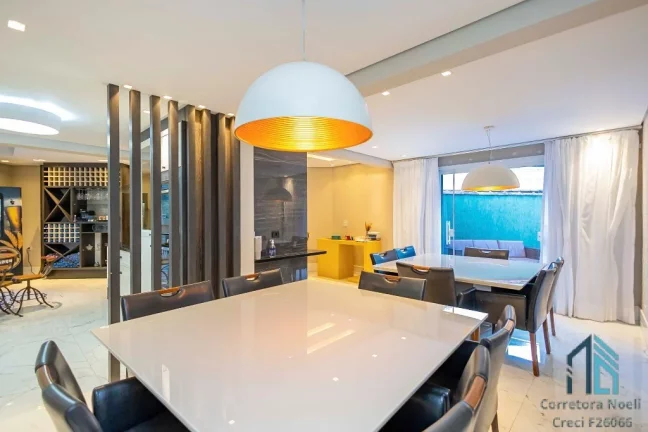Imagem Casa Alto Padrão, amplo terreno, 03 quartos c/suíte, piscina, 8 vagas, em Santa Felicidade Curitiba PR