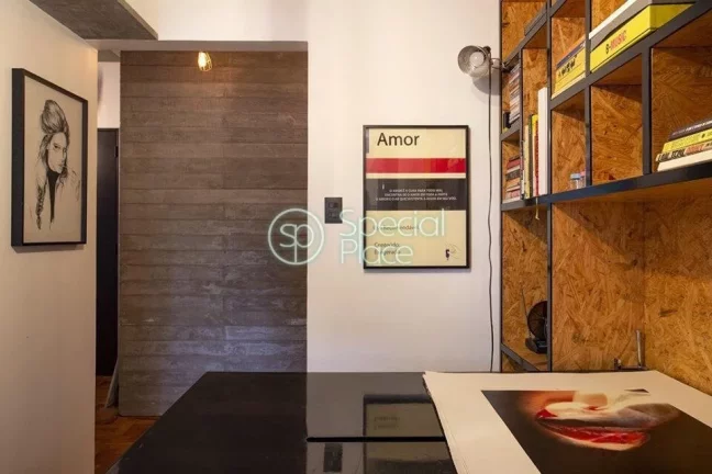 Imagem Ap reformado e moderno em predinho super charmoso dos anos 60. São 102m² de área privativa, 2 dor...