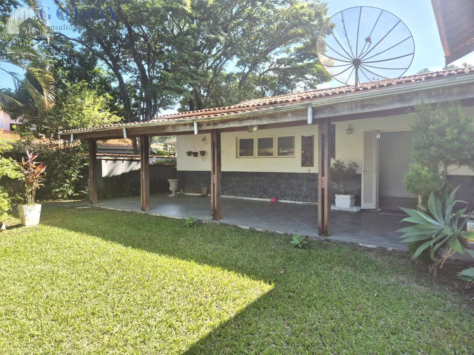 Imagem Casa à venda 3 Quartos, 3 Suites, 4 Vagas, 1086.2M², Condomínio Village Paineiras, Pindamonhangaba - SP